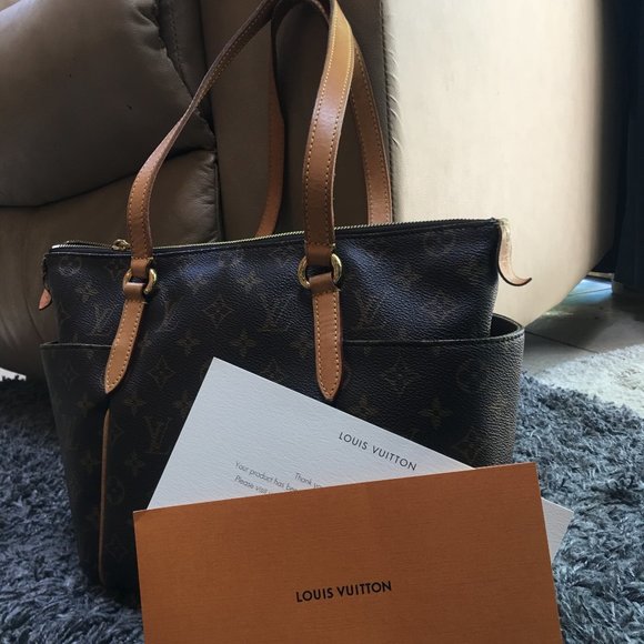 Authentic Louis Vuitton Totally in Monogram - Picture 2 of 12